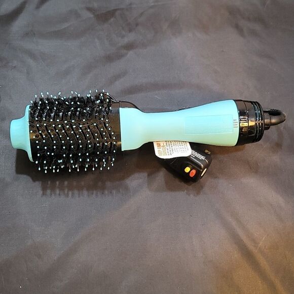 REVLON  WEAVING DREAM ONE STEP HAIR DRYERAND STYLE